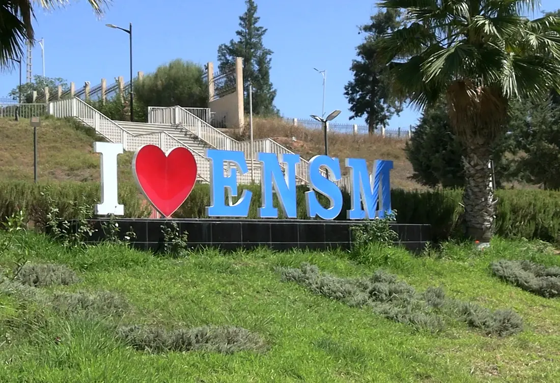 Giant “I ♥ ENSM” letters on a campus lawn