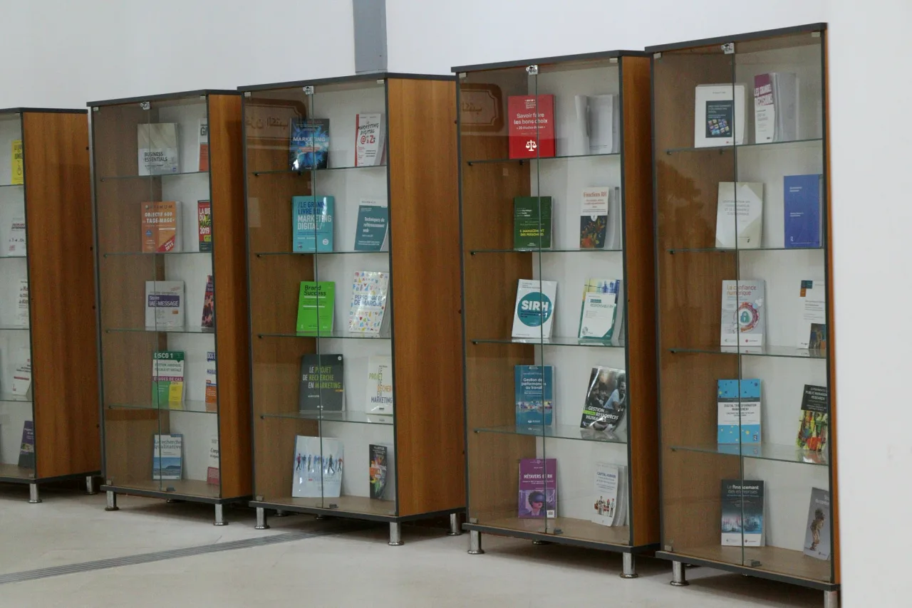 Display cases presenting management books