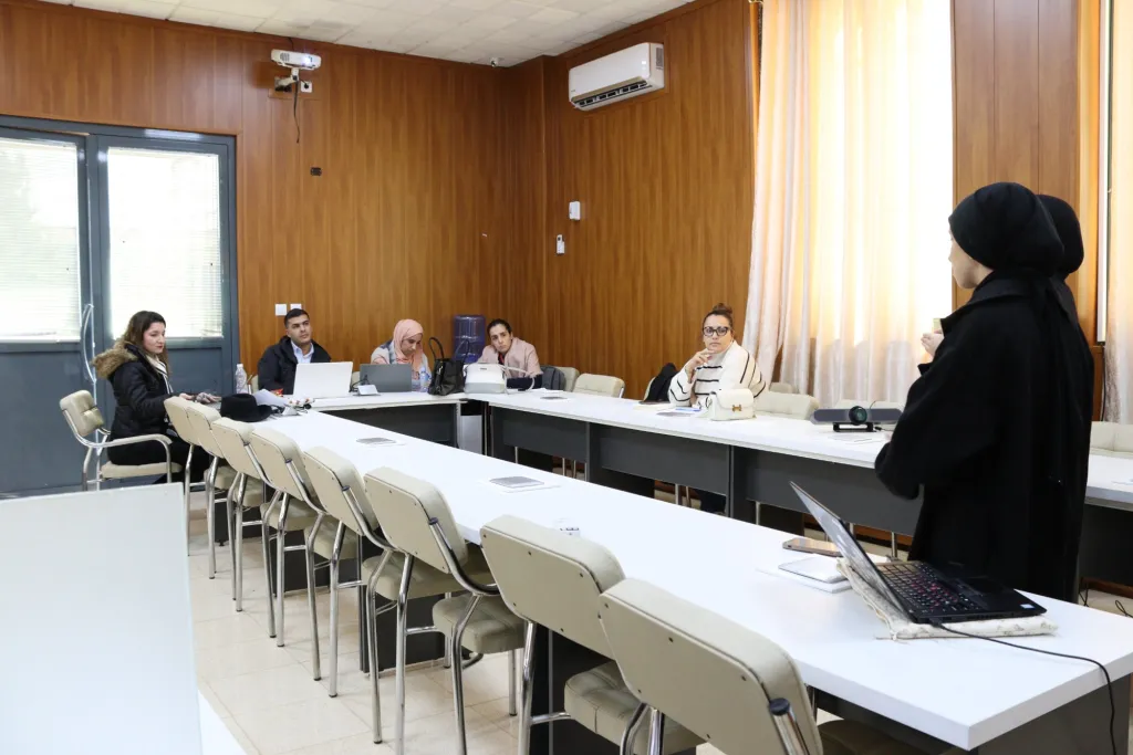 Presentation to participants in the incubator meeting room